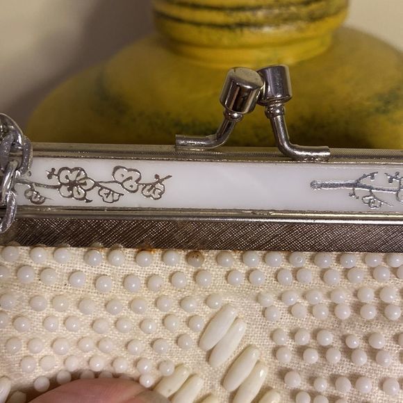 Vintage beaded mini bag with silver shoulder chain and clasp - Picture 4 of 7